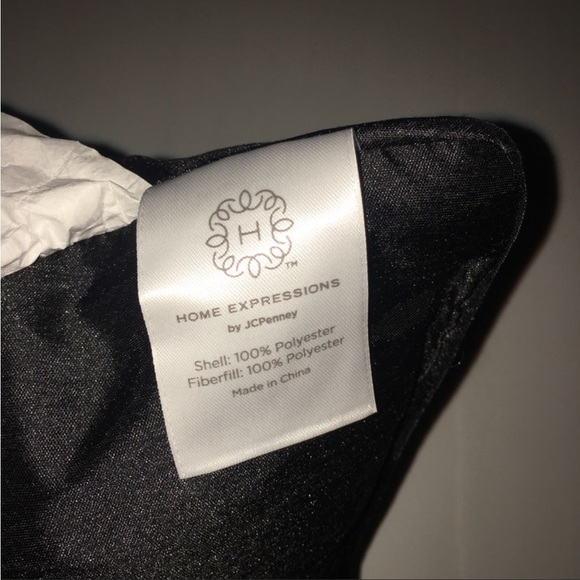 Home Expressions set of decorative pillows and shams. - Picture 5 of 6